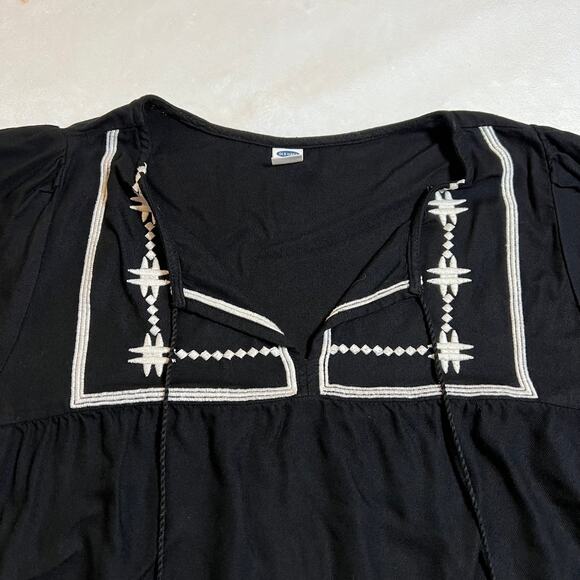 Old Navy Split Neck Embroidered Boho Blouse Size Small Minimalist Peasant - Picture 5 of 9